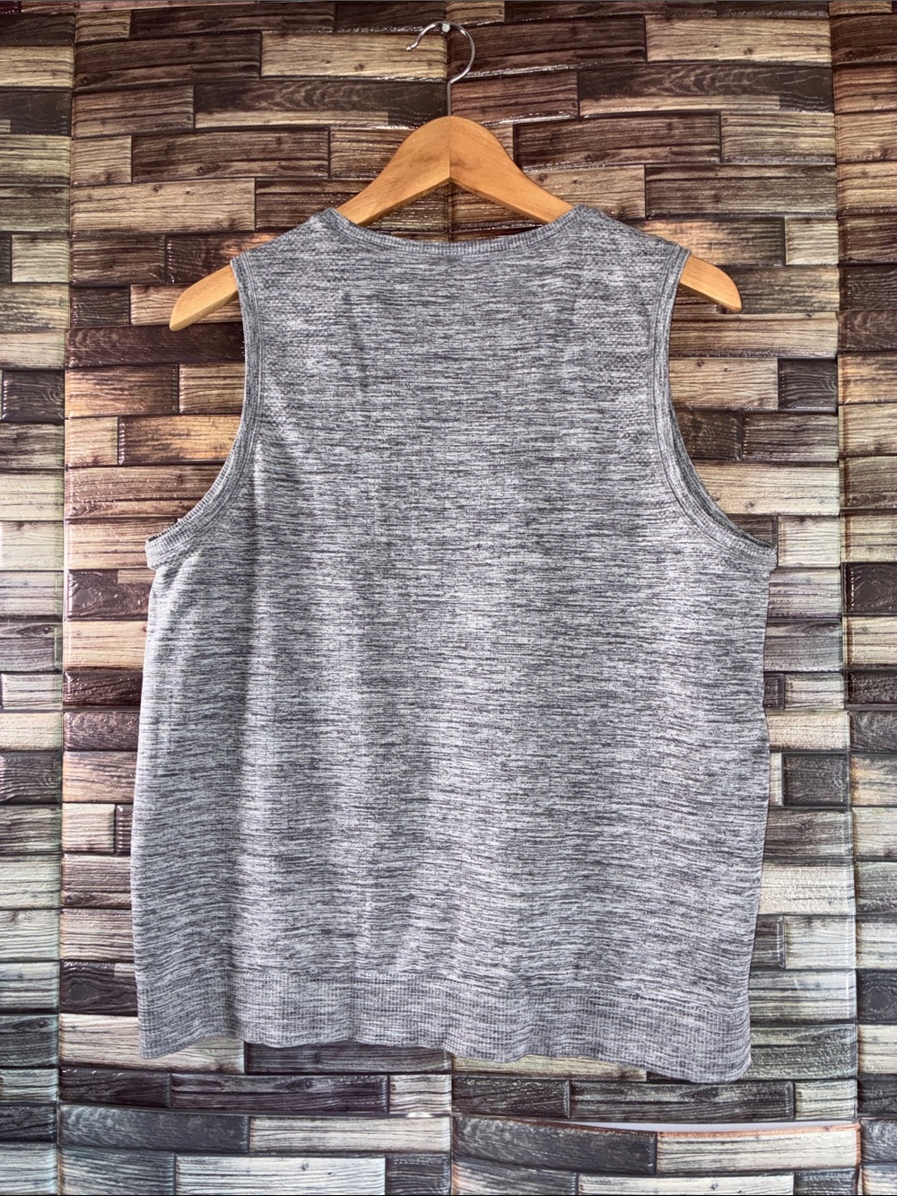 Women’s EUC Size 8 Lululemon Heather Gray Sleeveless Tank - Picture 3 of 7